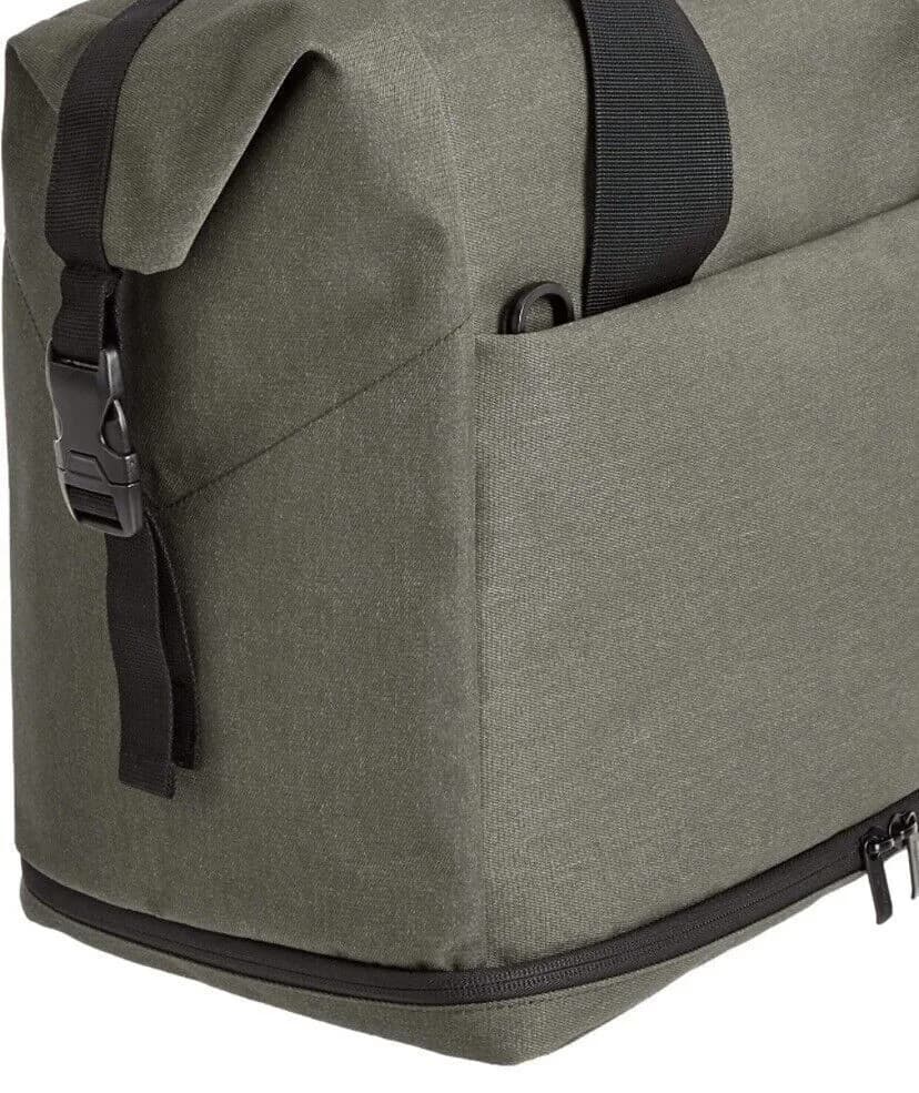 Amazon Basics Urban Travel Duffel Bag for travel or everyday use new in Green