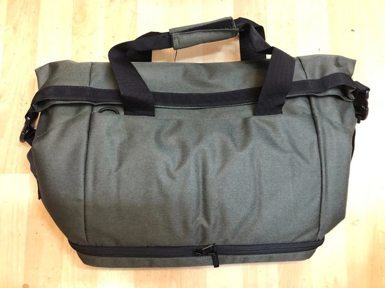 Amazon Basics Urban Travel Duffel Bag for travel or everyday use new in Green