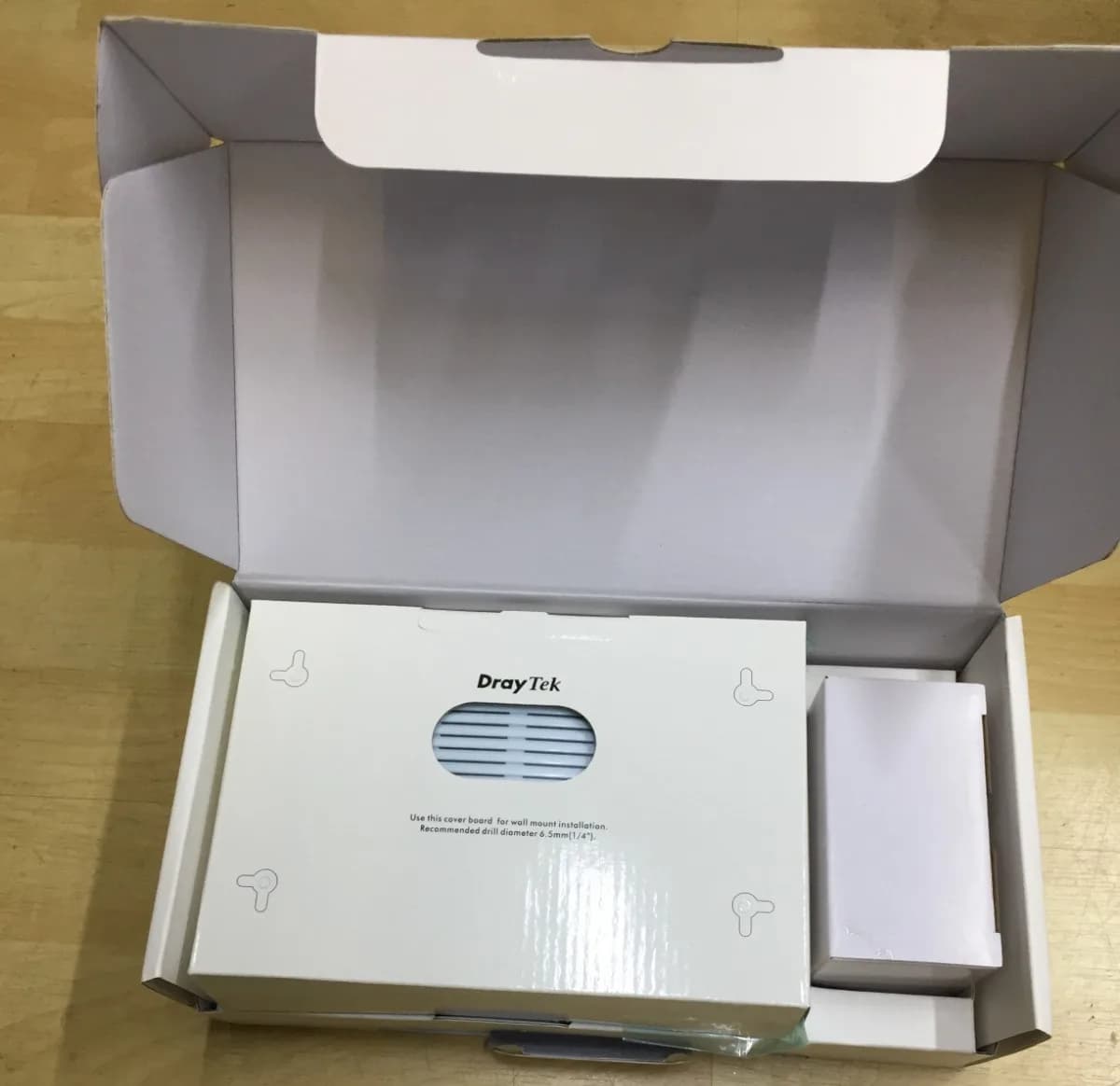 DrayTek Vigor 2763 Wireless Router White Brand New Boxed UK