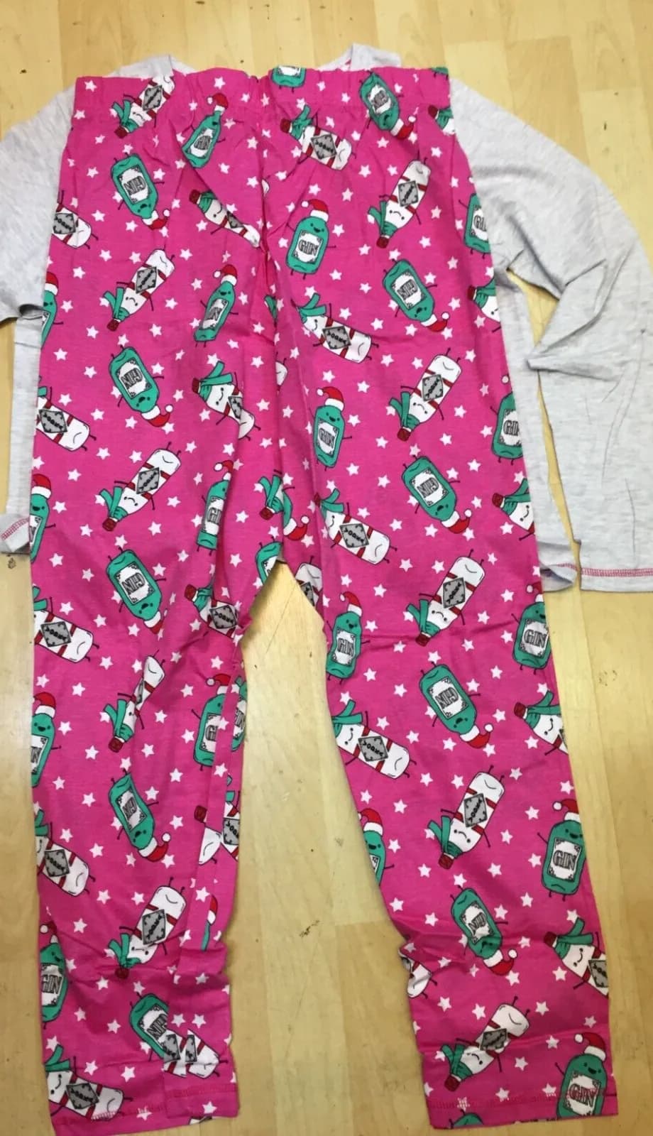 STUDIO WOMENS CHRISTMAS XMAS SPIRITS PJS 12/14 GREY PINK PJ SET TOP & BOTTOMS