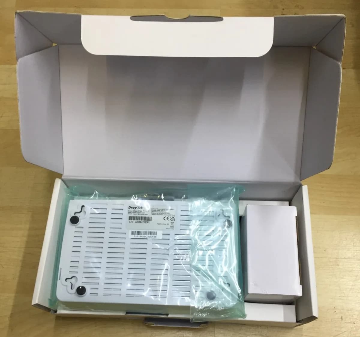 DrayTek Vigor 2763 Wireless Router White Brand New Boxed UK