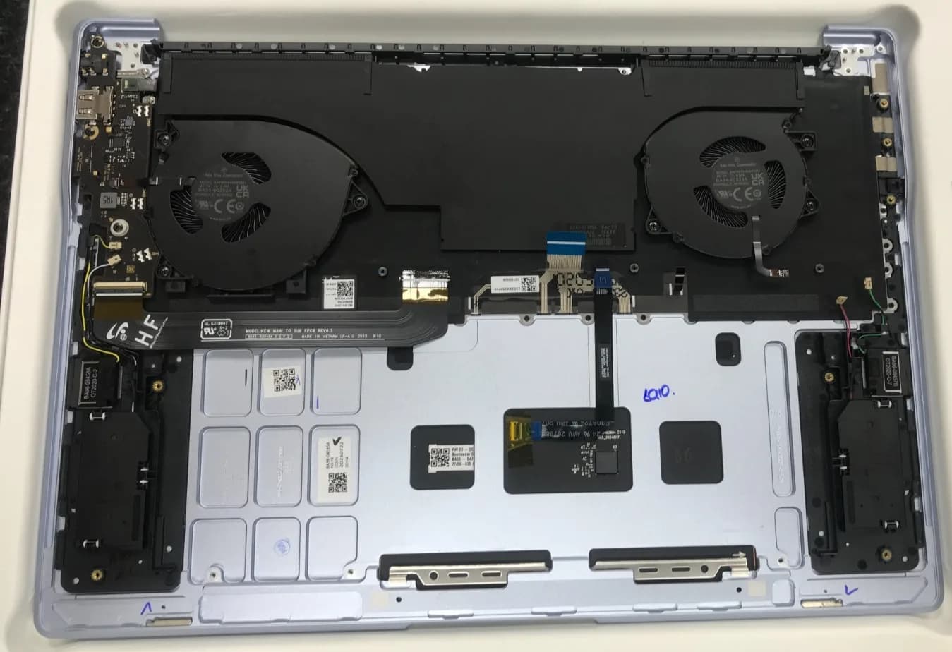 Samsung Galaxy Book 4 Edge NP960XMB Palmrest Top Case Assembly Keyboard Touchpad