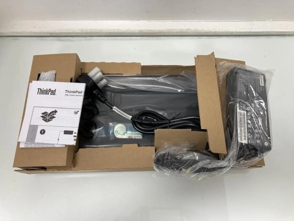 LENOVO THINKPAD PRO 135W DOCKING STATION: MODEL NO 40AH0135UK (WITH BOX & ALL AC